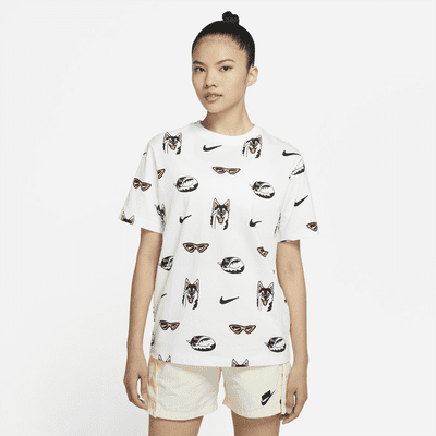 【関税送料込み】Nike Women Swoosh Boyfriend T-shirt Nike Sportswear Essential Women's Boyfriend T-Shirt. Nike ID